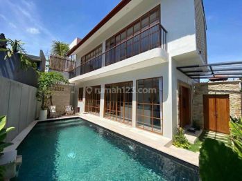 Villa Baru 3 Br Modern di Canggu Lokasi Strategis