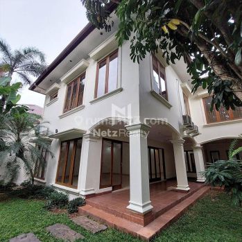 Rumah di Kemang, Jakarta Selatan Dalam Townhouse Security 24 Jam