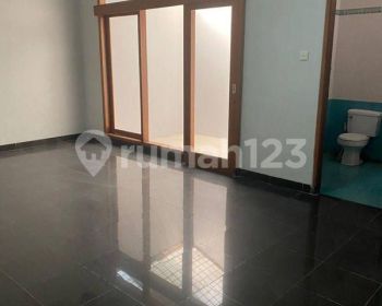 Rumah Disewa Bisa Untuk Kantor di Singgasana