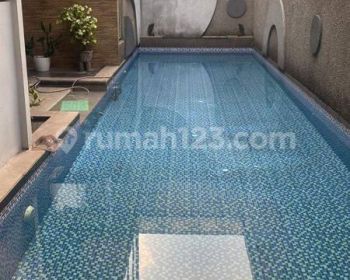 Rumah Singgasana Pradana