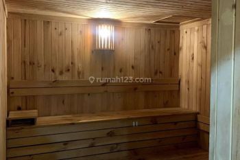 Ruang Usaha Bekas Klinik Kecantikan di Duren Sawit Jakarta Timur