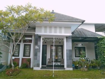 Rumah dalam perumahan dekat Stadion Maguwo