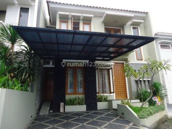 Rumah nyaman 2 lantai, dekat sekali dengan pintu tol andara