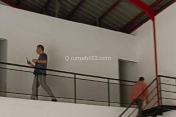 Gudang baru bagus siap pakai dan ada kantor di kavling dpr Cipondoh Tangerang