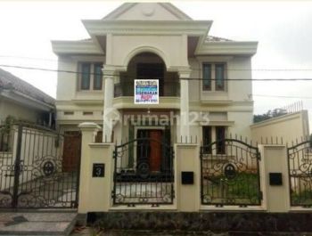 Rumah di Jl. Kaca Piring 2 Lantai SHM Bagus Selatan