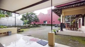 Rumah Halaman Luas di Tepi Jalan Palagan