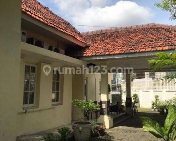 Rumah di pusat kota Jakarta daerah proklamasi cocok untuk usaha  dan kantor