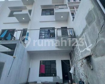 Dhyana Rumah Baru Strategis Jelambar Uk 4.5x16m Jalan Lega 2 Mobil