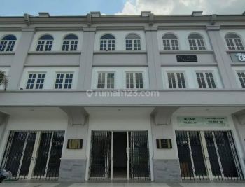 di Ruko Lux Podomoro Bandung, Bandung