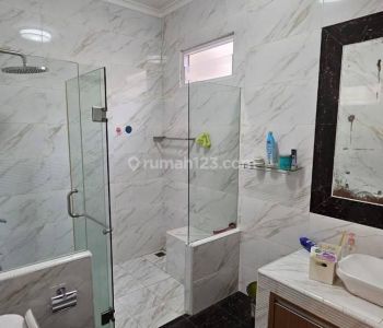 J Disewakan Rumah Hoek Cluster San Lorenzo Gading Serpong