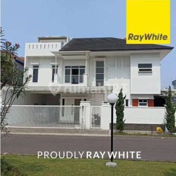 Rumah 2 Lantai Bagus Semi Furnished di Singgasana Pradana