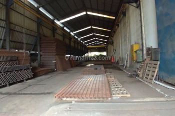 Ex Pabrik  di jalan utama pinggir tol cakung