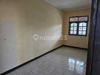 Rumah 2 lantai strategis bebas banjir di Terogong Cilandak