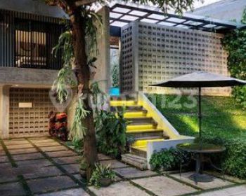Dijual Rumah Bernuansa Tropical di Kebayoran Baru Jakarta Selatan