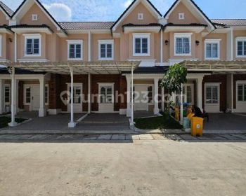Rumah 2 Lantai kondisi baru di Komplek Merci .