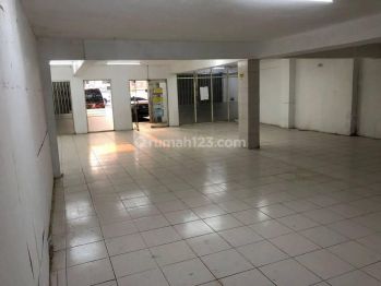 Di Sewakan Ruko di Jalan Bangka Raya Area Komersil, Daerah Ramai