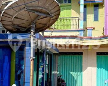 Ruko di kan 2 lantai. Lokasi sangat strategis pinggir jalan besar. Sangat cocok