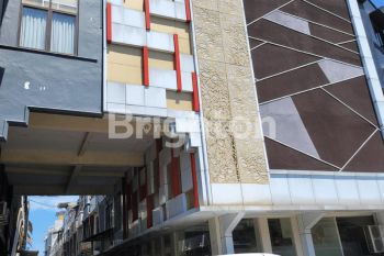 RUKO GANDENG 3 UNIT DIAREA KOMERSIAL KLAMPIS SQUARE SIAP PAKAI DEKAT MERR