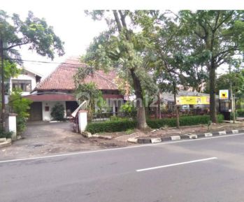 Rumah cocok untuk cafe di jl Trunojoyo Dago kota Bandung