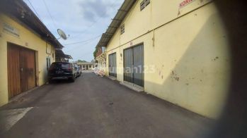 Gudang Pinggir Jalan Raya Pondok Kacang Di Ciledug Siap Pakai