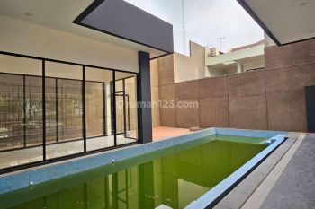 Rumah Alam Sutera Cluster Sutera Jingga Ada Kolam Renang Semi Furnished Siap