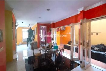 Rumah Hook. Taman Ratu. 2 Lantai. 14x22. Jalan 3 Mobil.