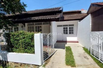 Rumah Arcamanik Siap Huni Parkir Luas