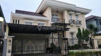 Rumah Mewah Ada Kolam Renang  di Villa permata lippo karawaci, Lippo Karawaci