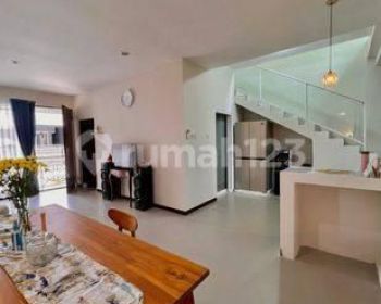 Laksamana Renon Rumah Baru 2 Lantai Lokasi Strategis