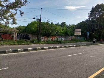 Disewakan Tanah Luas Lokasi Strategis, Dekat Pakuwon Mall, di Ringroad Utara
