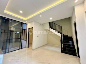 Rumah Baru Minimalis Dukuh Kupang Surabaya Barat dekat Mayjen