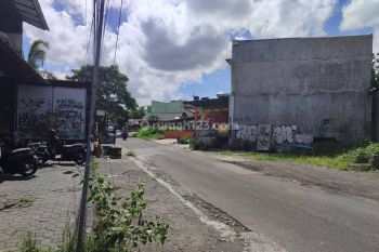 Tanah Tepi Jalan Raya Condongcatur dekat Kampus UPN