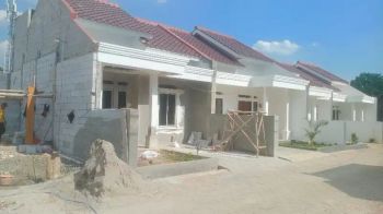 NAVYA Tipe 56/72. 1,5 Lantai.10 Menit ke St. Depok Baru & Pasar Minggu