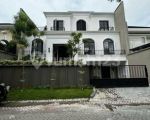 thumbnail-rumah-style-american-tropical-modern-di-raffles-garden-citraland-1