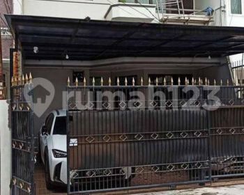 Rumah bagus Siap huni Di Taman ratu(TR131)