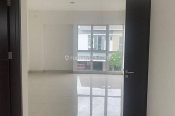 Rumah 2 Lantai Bagus di Jakarta Garden City Cluster Palm Spring, Jakarta Timur