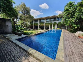 Rumah Mewah, Swiming Pool di Pejaten Barat Jakarta Selatan