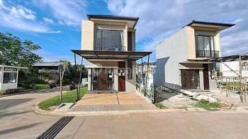 Rumah Dijual Emerald Terrace Bekasi Fasilitas Swimming Pool