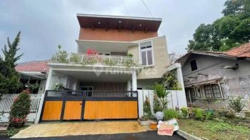 Dijual Rumah 2 Lantai Ada Kolam Renang Furnished di Arcamanik Bandung Kota