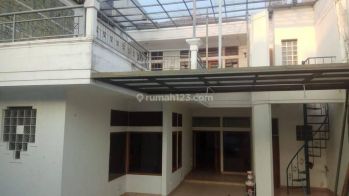 *Disewakan Rumah di Setiabudi Jl Pada lestari*
