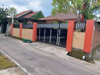 Rumah Second Tanah Luas Strategis Gentan Baki