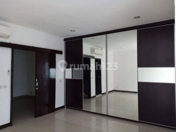 Komplek perumahan green Ville Jakarta barat 2 Lantai Bagus SHM
