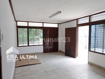 Gudang Luas Terawat di Maleber