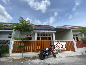 Rumah Baru Cantik Siap Huni Di Cluster Dekat UMS Solo