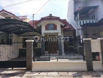 Rumah Bagus 2,5 Lantai SHM di Soekarno Hatta