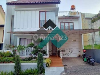 Di jual rumah di  cluster geger kalong bagus siap huni