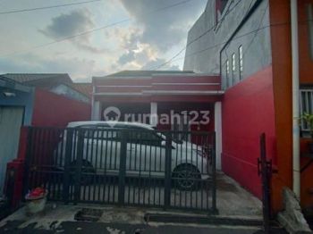 Rumah Murah Butuh Renovasi Dekat Ke Jalan Raya di Kodau Jatimekar