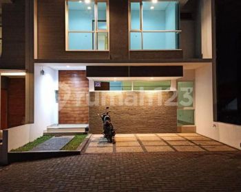 Rumah Baru 2 Lantai di Cluster Djunjunan Pasteur Bandung Kota
