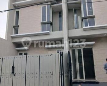 Rumah di Rungkut mapan 2 Lantai SHM Baru Selatan