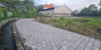 Tanah Monjali Jogja, Dekat UGM & UTY